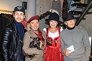 Marvin Eckerle, Marcus Heinzelmann, Barbara Engel, Bernd Herzsprung bei der Märchenbuchlesung im exklusiven Multibrand Store Heinzelmann Munich (©Foto.  Martin Schmitz)